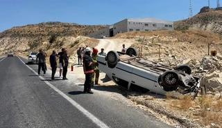 Mardin&rsquo;de otomobil takla attı: 2 yaralı