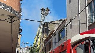 Avcılar'da 4 katlı binada yangın