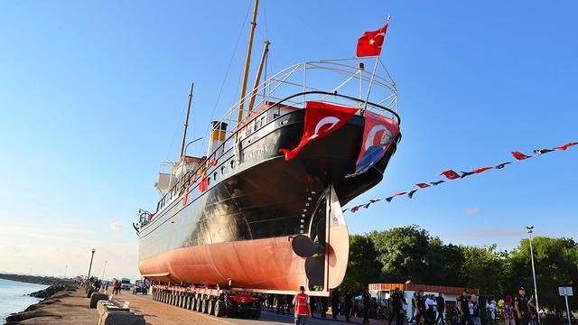 Tarihi görüntüler! Bir ilçeden başka bir ilçeye yürütüldü
