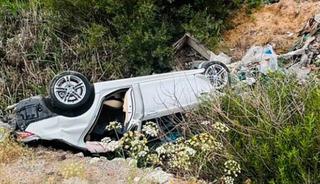 Erzurum'da devrilen otomobilin s&uuml;r&uuml;c&uuml;s&uuml; hayatını kaybetti