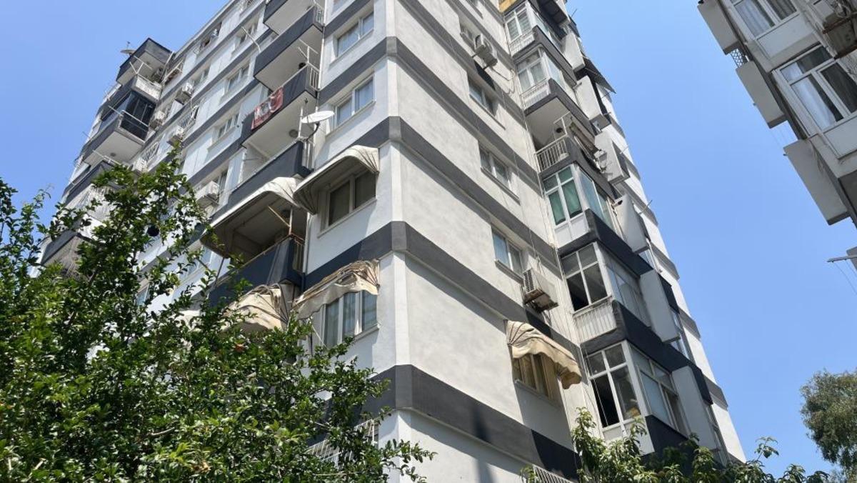 Polis cani kocayı arıyor! Eşinin başına &ccedil;eki&ccedil;le vurup boğazından bı&ccedil;akladı 3