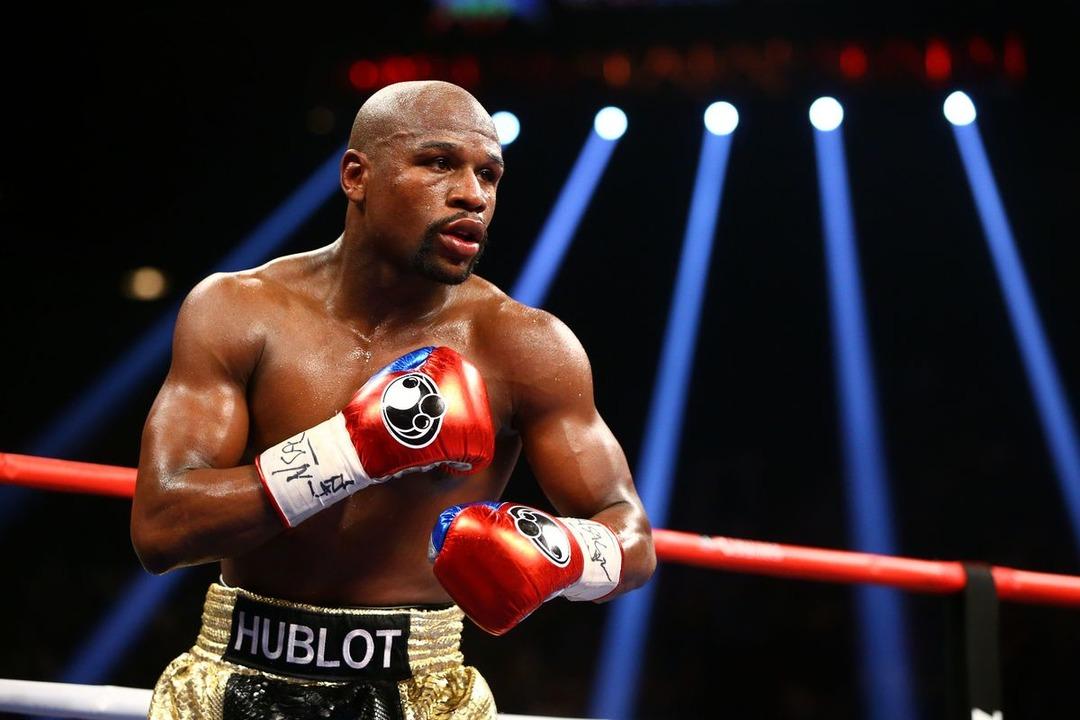 D&uuml;nyanın en &ccedil;ok kazanan sporcusu Floyd Mayweather oldu!