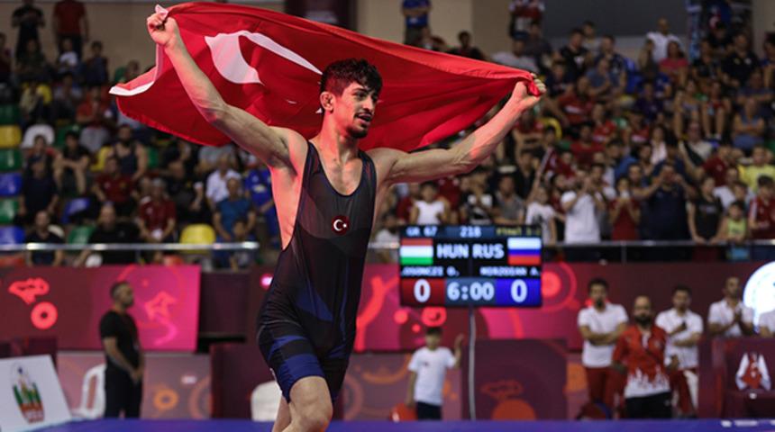 23 Yaş Altı Avrupa G&uuml;reş Şampiyonası'nda Kerem Kamal altın madalya kazandı!