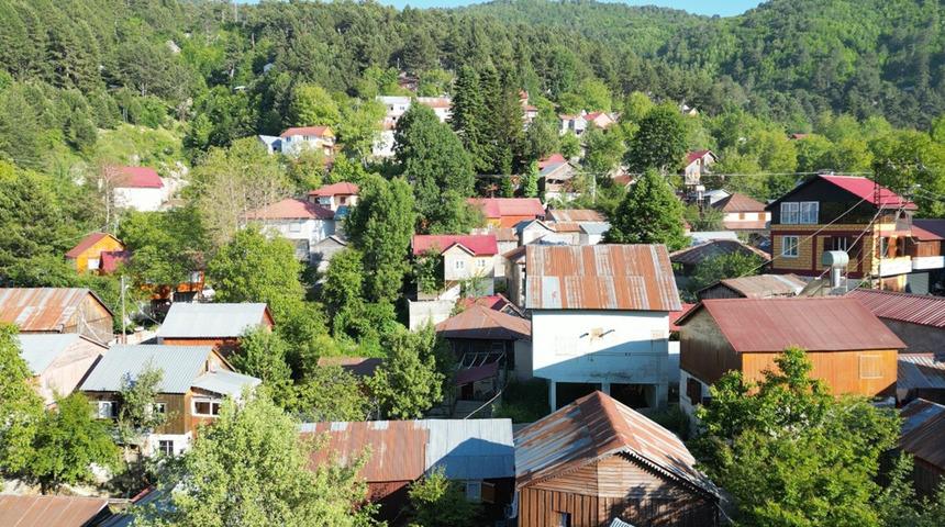 Yazın bu yaylada n&uuml;fus katlanıyor! "Sağlığımızı buraya bor&ccedil;luyuz"