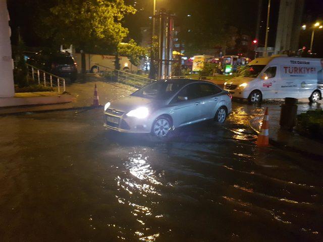 Kocaeli'de yağmur su baskınlarına neden oldu