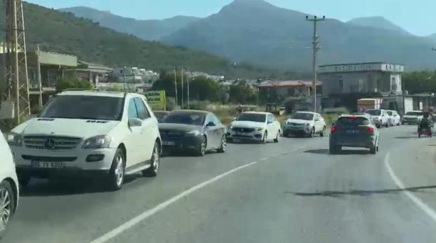 Kuşadası'nda milli park d&ouml;n&uuml;ş&uuml; yoğunluğu oluştu