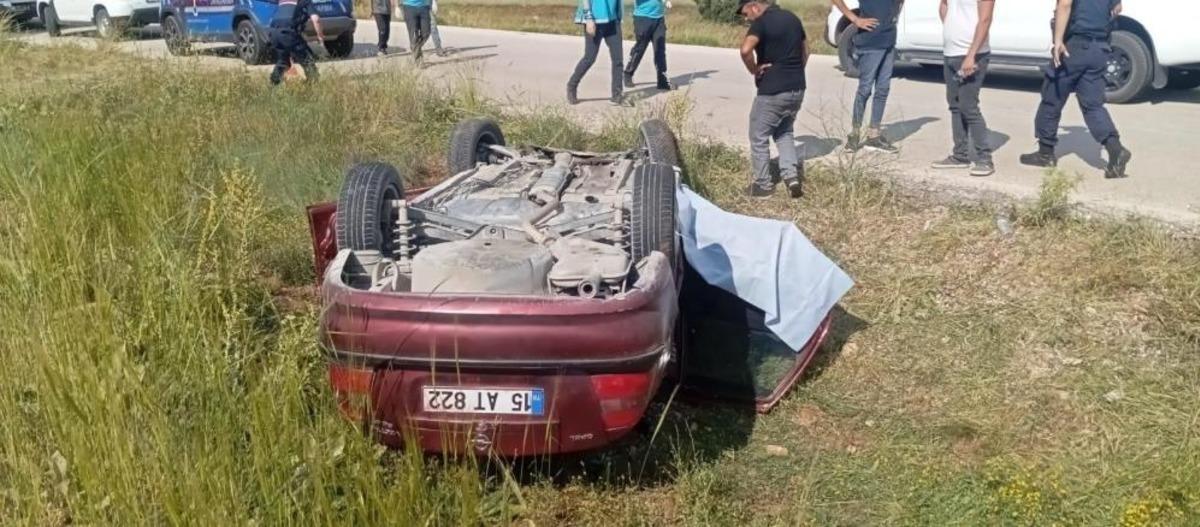 Burdur da otomobil şarampole devrildi: 1 &ouml;l&uuml;, 1 yaralı 1