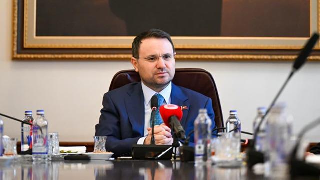 Bakan Gürlek manevi tazminat davasından kazandığı 150 bin lirayı Kızılay’a bağışladı