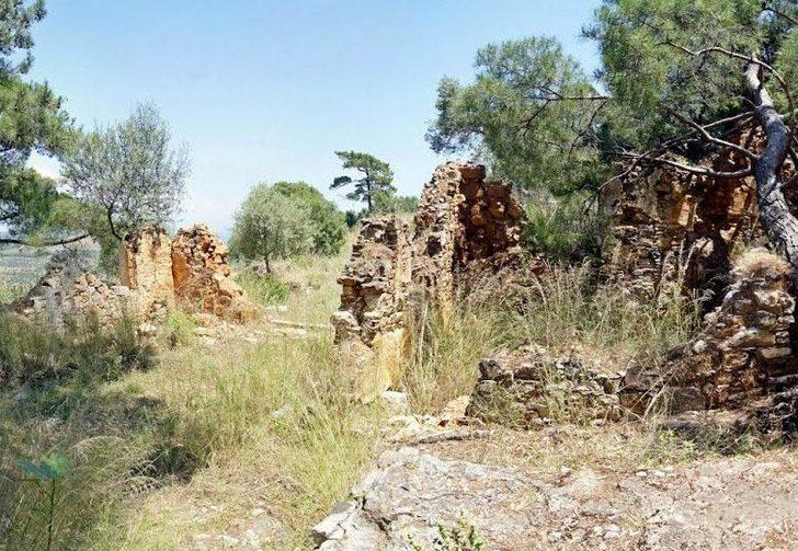 Defineci terörü! Tarihi manastırı delik deşik ettiler G3