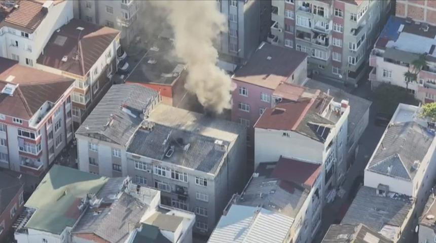 Annesinden para istedi, vermeyince evi ateşe verip ka&ccedil;tı