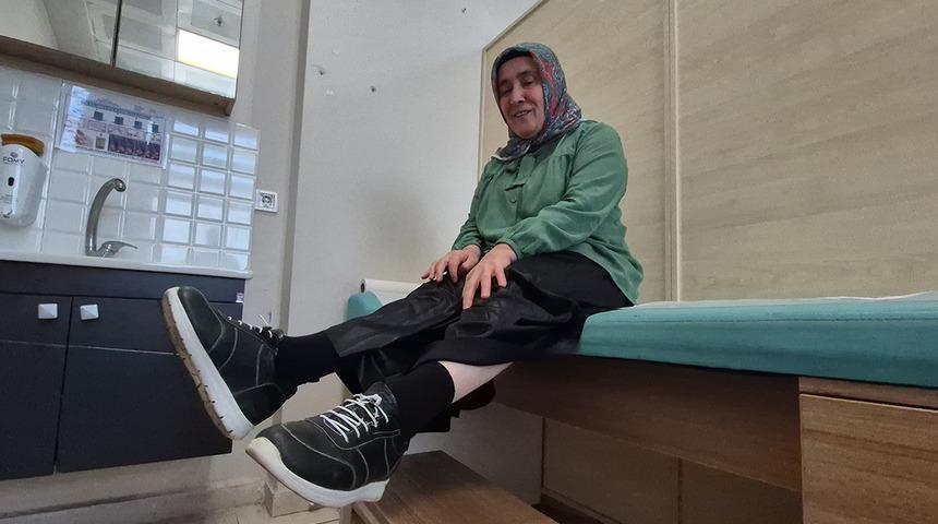 Doğduğu g&uuml;nden beri ilk ayakkabısını 51 yaşında giyebildi!