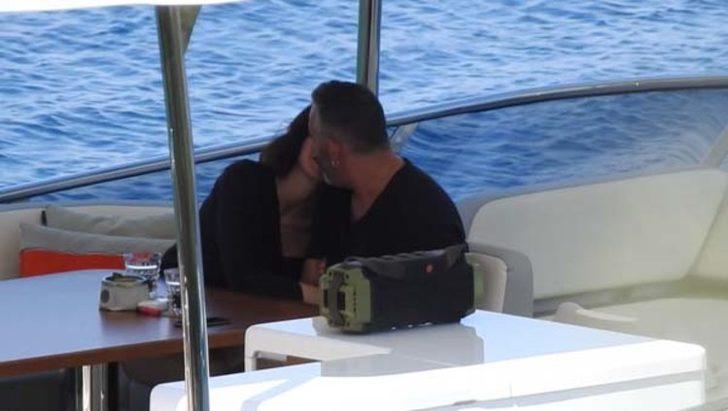 Cem Yılmaz ve Defne Samyeli'nin Bodrum'da romantik tatili G1