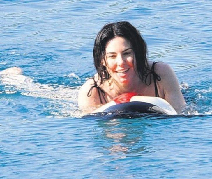 Cem Yılmaz ve Defne Samyeli'nin Bodrum'da romantik tatili G3