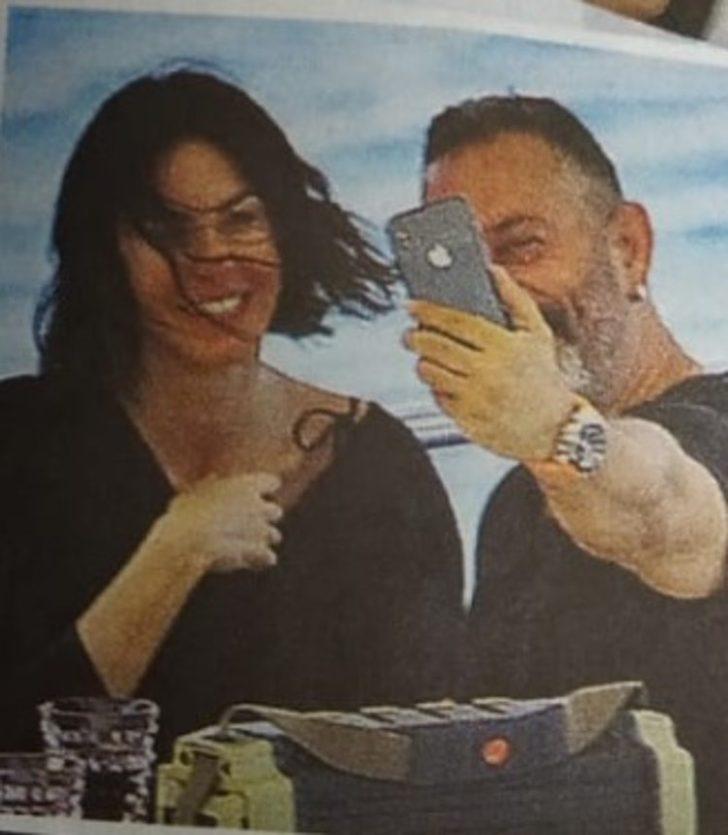 Cem Yılmaz ve Defne Samyeli'nin Bodrum'da romantik tatili G4