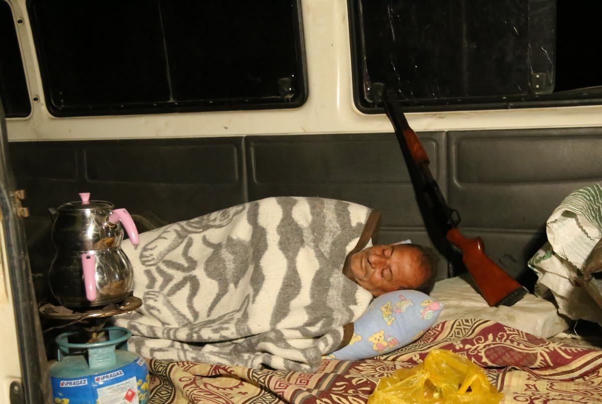 Beyaz altın için sabaha kadar nöbet: Gelip satın alacaklar 6