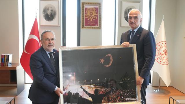 Bakan Ersoy, 15 Temmuz derneği heyetini ağırladı