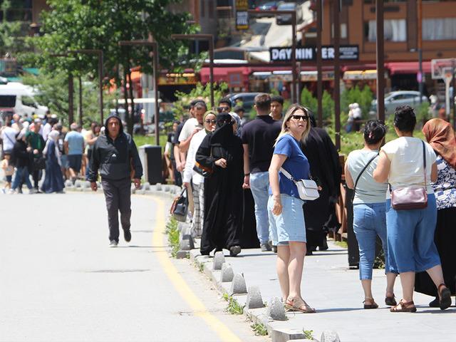 Sessiz 2 aydan sonra 'ciddi yoğunluk' Akın akın geliyorlar