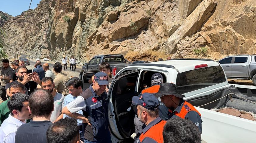 Şırnak'ta balık tutarken Habur &Ccedil;ayı'na d&uuml;şen kişiyi arama &ccedil;alışmaları s&uuml;r&uuml;yor