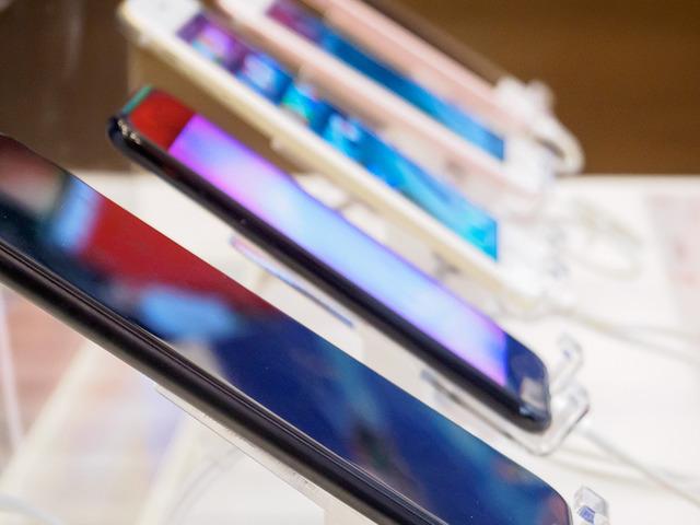Ucuz telefon devri kapanıyor mu? Cep telefonu ithalatında yeni d&ouml;nem: 250 dolar oldu