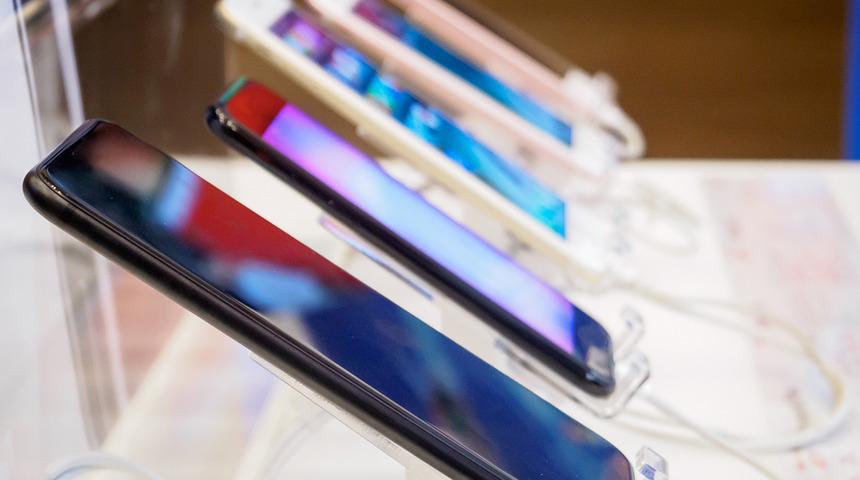 Ucuz telefon devri kapanıyor mu? Cep telefonu ithalatında yeni d&ouml;nem: 250 dolar oldu