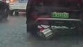 Seyir halindeki elektrikli otomobilin motoru d��t�! O anlar kamerada ??