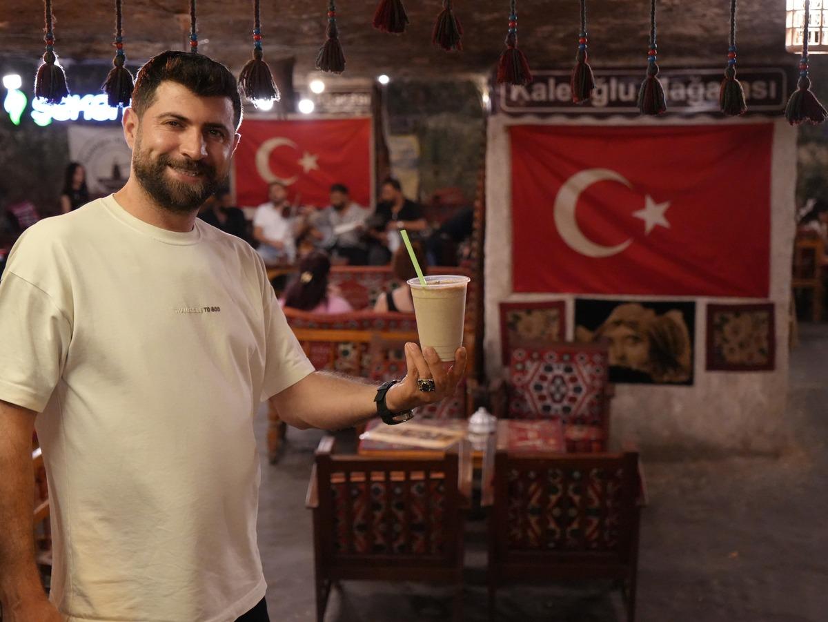 Tarihi mağarada serinleten lezzet: Soğuk menengiç kahvesi 1