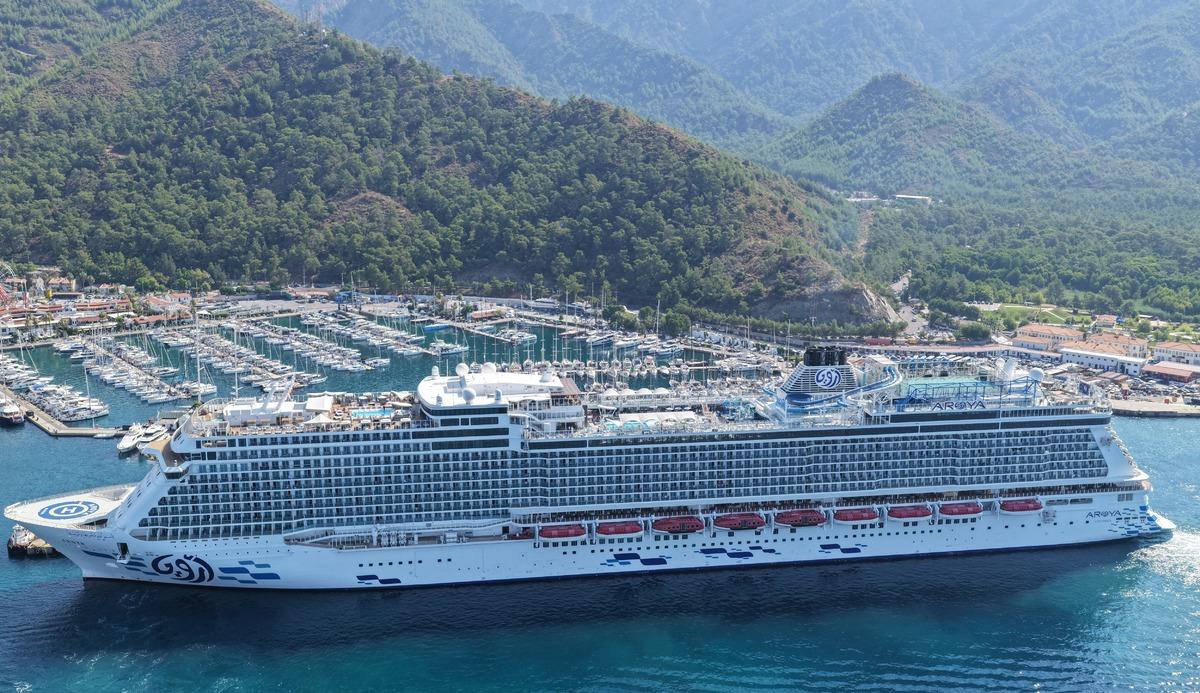 İlçeye bir günde 3 bin 200 turist getirdi: Sokaklara döküldüler 2