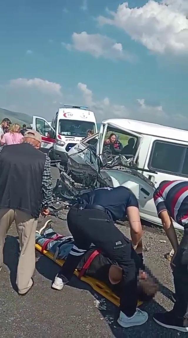 Ardahan’da otomobiller çarpıştı: 6 yaralı 2