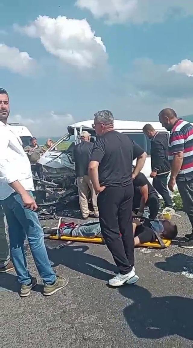 Ardahan’da otomobiller çarpıştı: 6 yaralı 1