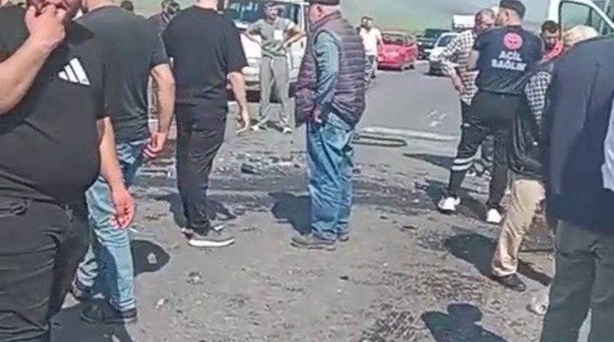Ardahan&rsquo;da otomobiller &ccedil;arpıştı: 6 yaralı
