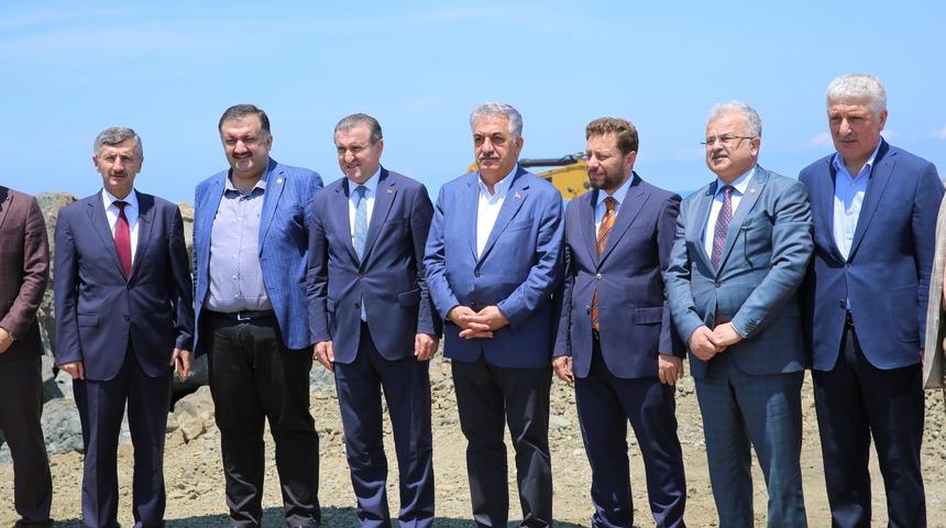 Rize- Artvin Havalimanı'nda günlük 75 bin ton taş dolguya ulaşıldı