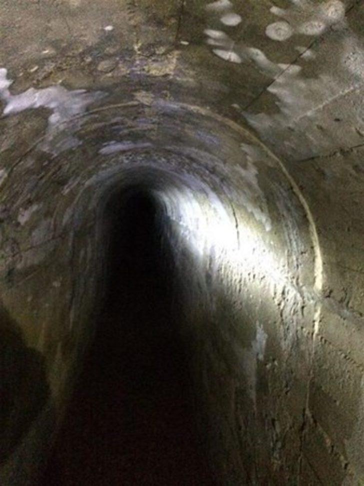 Terk edilmiş sığınağa girince  G2