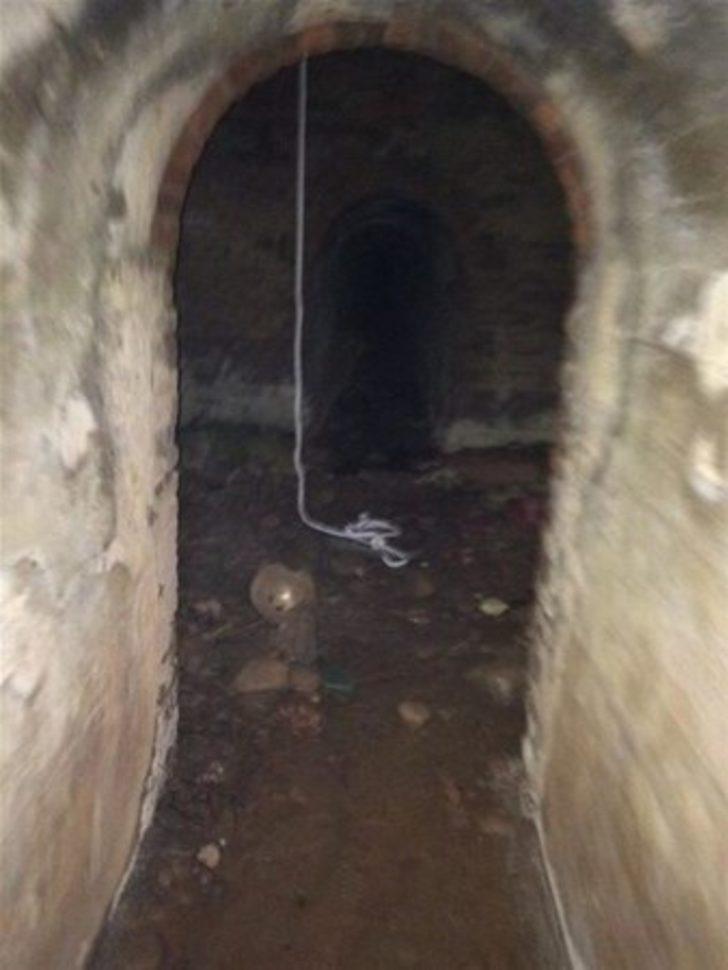 Terk edilmiş sığınağa girince  G3