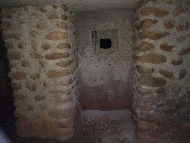 Terk edilmiş sığınağa girince  G5