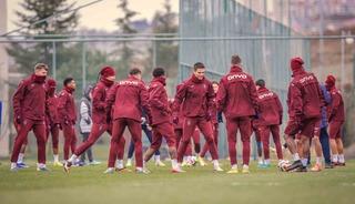 &Uuml;lkesine d&ouml;nd&uuml;! Trabzonspor ayrılığı resmen a&ccedil;ıkladı