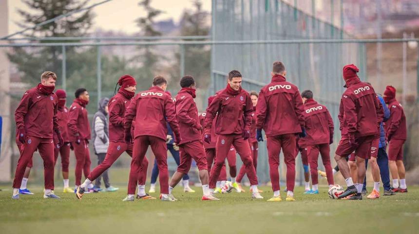 O isim &uuml;lkesine d&ouml;nd&uuml;! Trabzonspor ayrılığı resmen a&ccedil;ıkladı