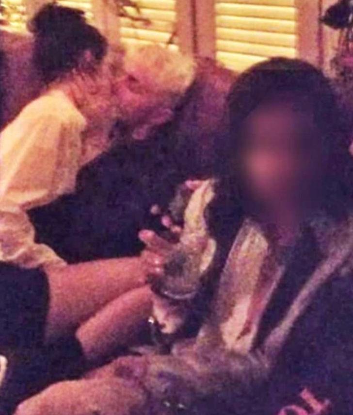 Yakın arkadaşlarının kardeşiyle öpüşürken yakalandı G1