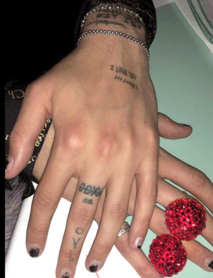 Yakın arkadaşlarının kardeşiyle öpüşürken yakalandı G3