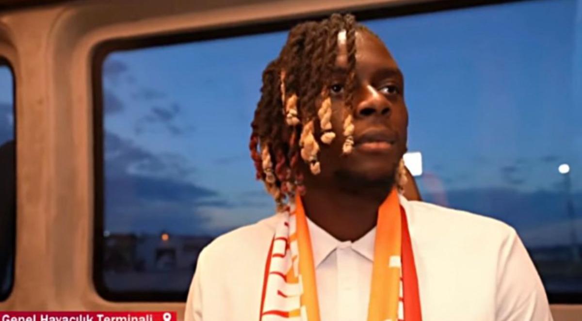 Galatasaray ın yeni transferi İstanbul da! Gelir gelmez öyle bir şey yaptı ki... 4