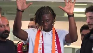 Galatasaray'ın yeni transferi İstanbul'da! Gelir gelmez &ouml;yle bir şey yaptı ki... 