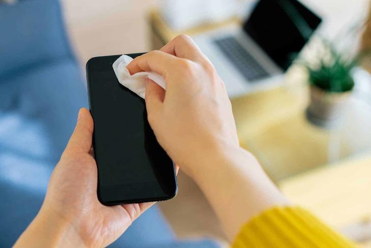 Telefonunun ekranını ne sıklıkla temizlersin?