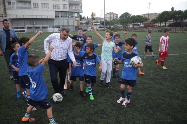 Bakan Bak: AK Parti eserleri ile meydanda