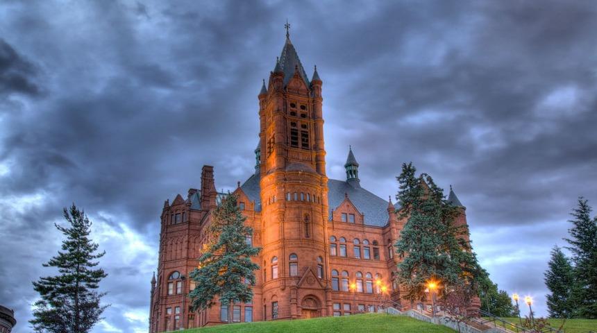 Syracuse &Uuml;niversitesi'nden espor ve medya kursu!