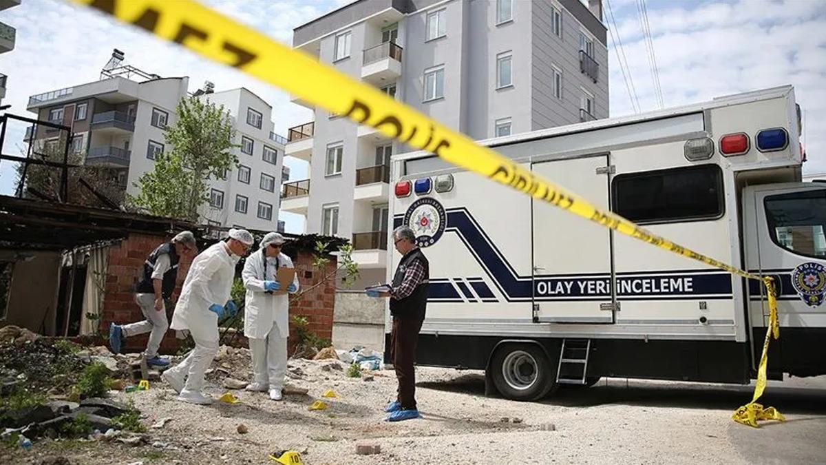 Kız kardeşinin cansız bedeniyle 1 hafta aynı evde kaldı
