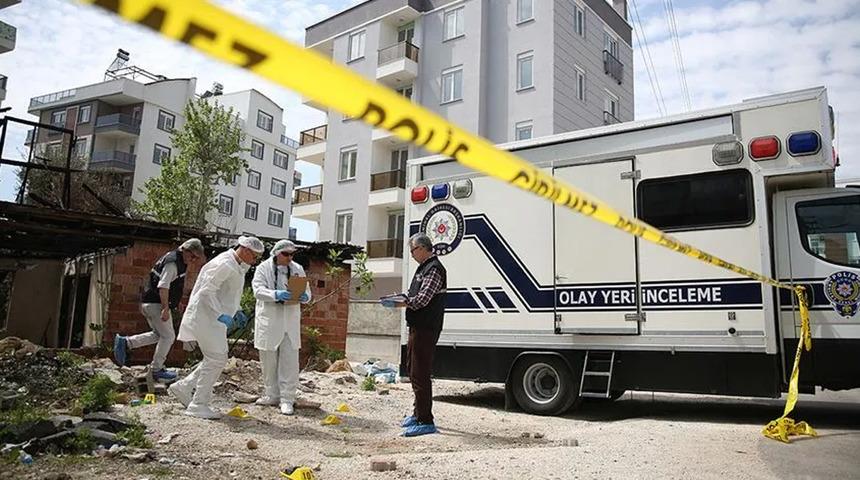 Kız kardeşinin cansız bedeniyle 1 hafta aynı evde kaldı