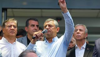 &Ouml;zg&uuml;r &Ouml;zel'den Erdoğan'a dikkat &ccedil;eken &ccedil;ağrı: "Sana yapmayacağımızı bize yapma"