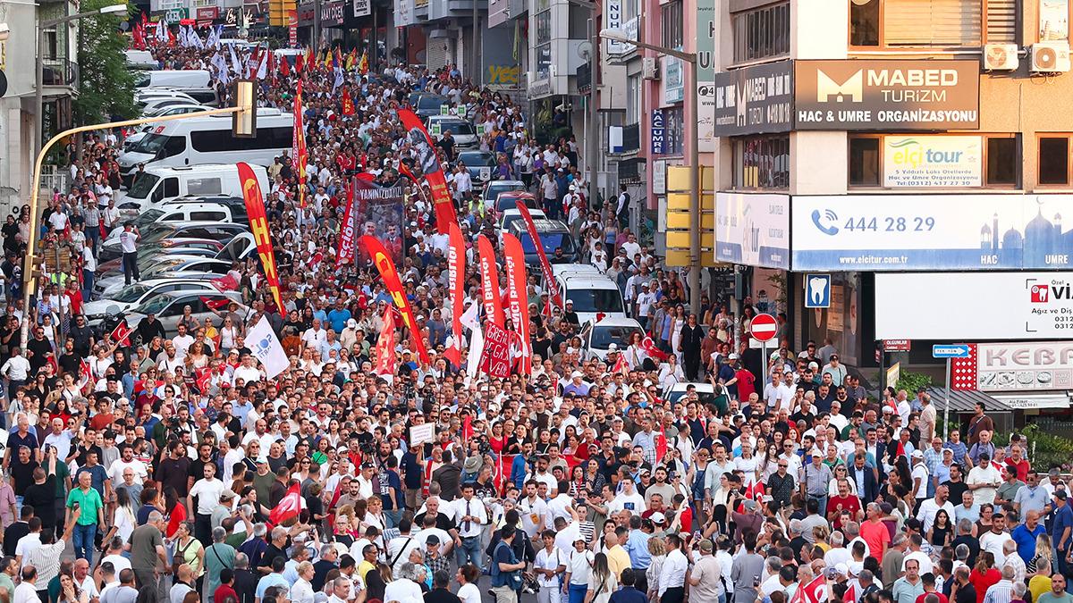 &Ouml;zg&uuml;r &Ouml;zel den Erdoğan a dikkat &ccedil;eken &ccedil;ağrı: "Sana yapmayacağımızı bize yapma" 1