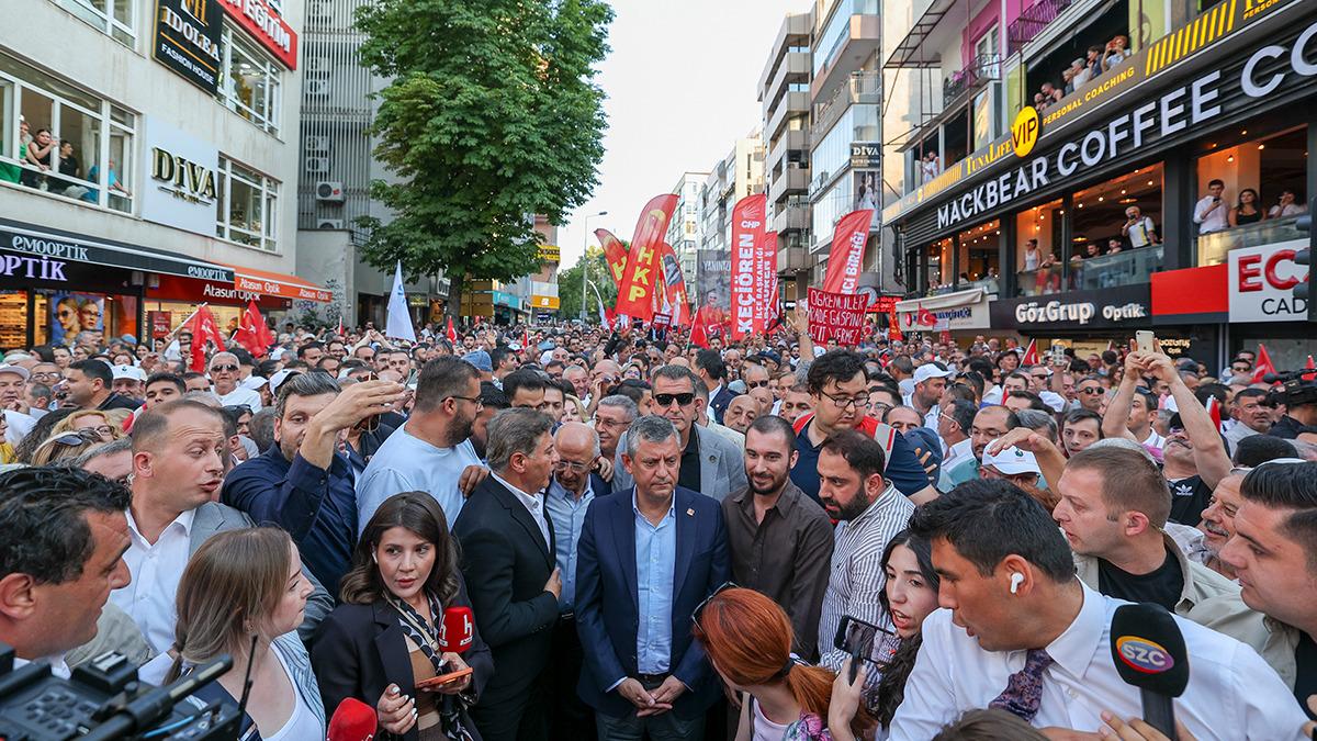 &Ouml;zg&uuml;r &Ouml;zel den Erdoğan a dikkat &ccedil;eken &ccedil;ağrı: "Sana yapmayacağımızı bize yapma" 2