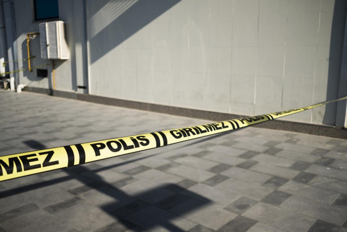 Kız kardeşinin cansız bedeniyle 1 hafta aynı evde kaldı 1