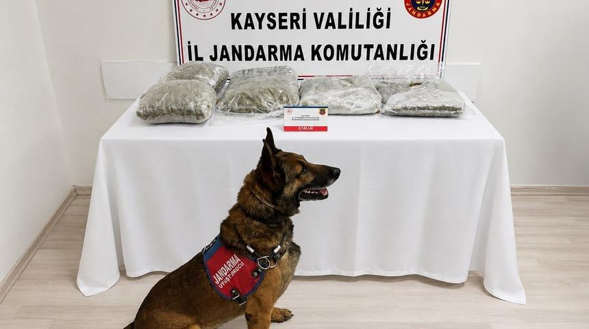 Kayseri'de uyuşturucu operasyonunda 5 kilogram esrar ele ge&ccedil;irildi